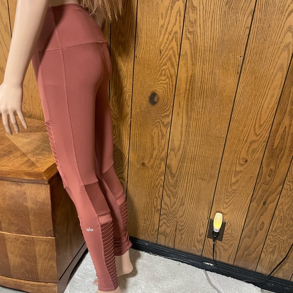 ALO" Yoga Moto Leggings -High Waist - Picture 8 of 16